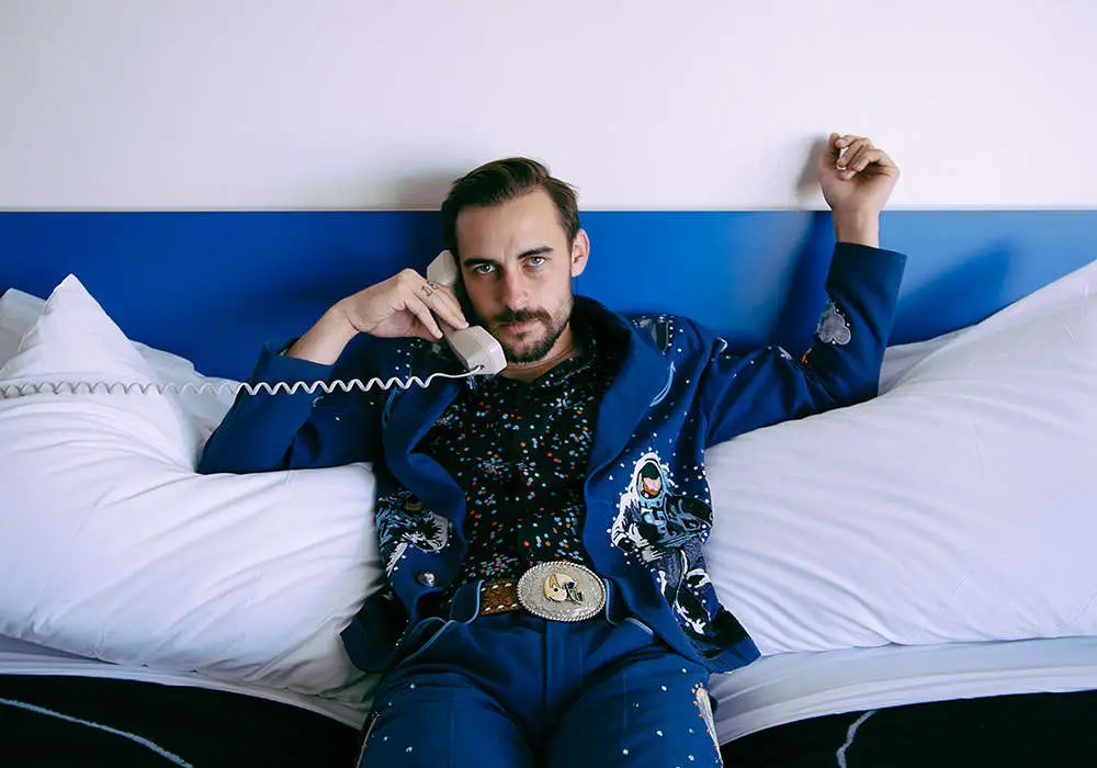 Robert Ellis returns to Europe in June